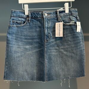 NWT Old Navy Jean skirt. Slight distressing. Size 10. Cute!